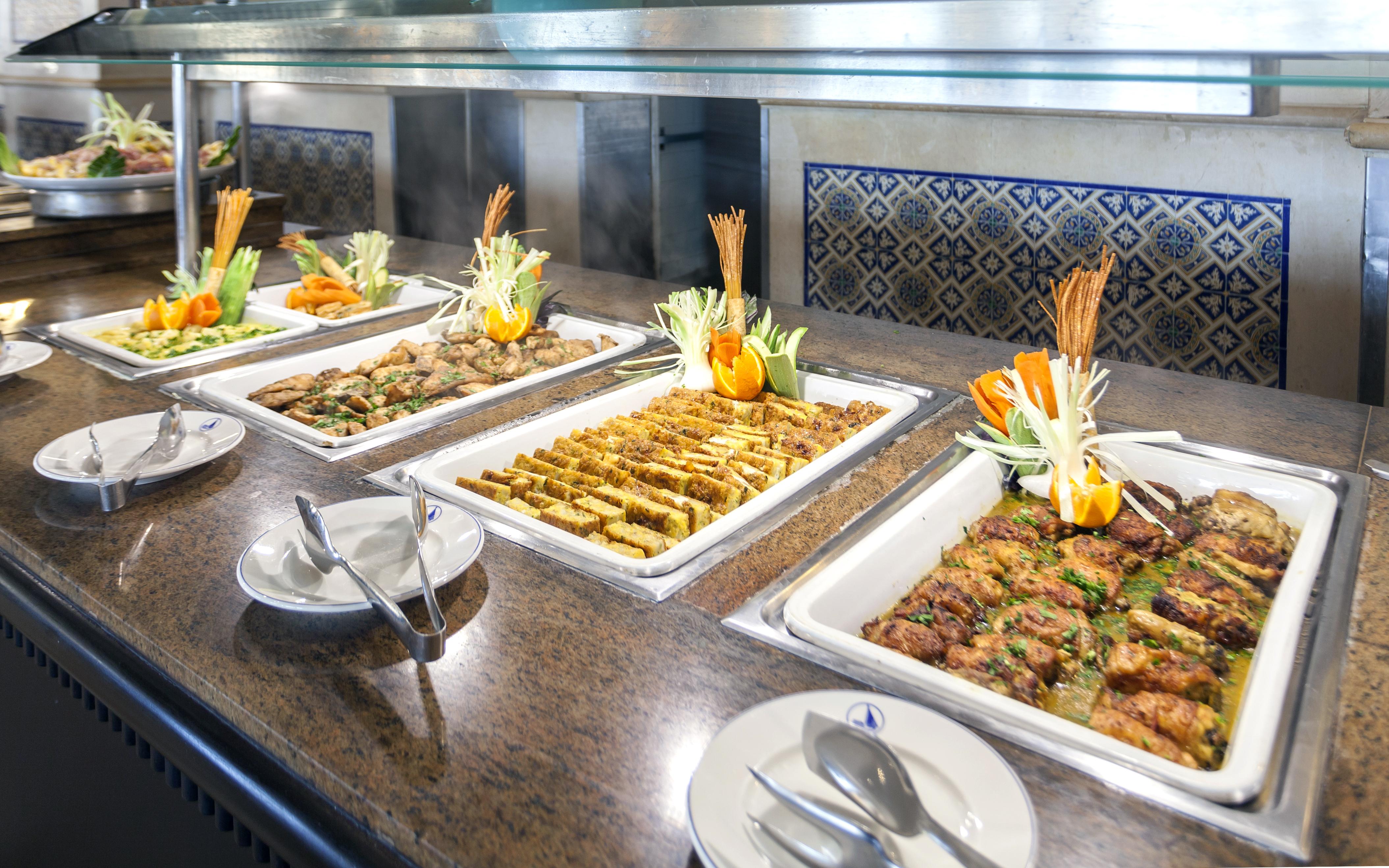 El Mouradi Gammarth Hotel Eksteriør billede Buffet at a hotel