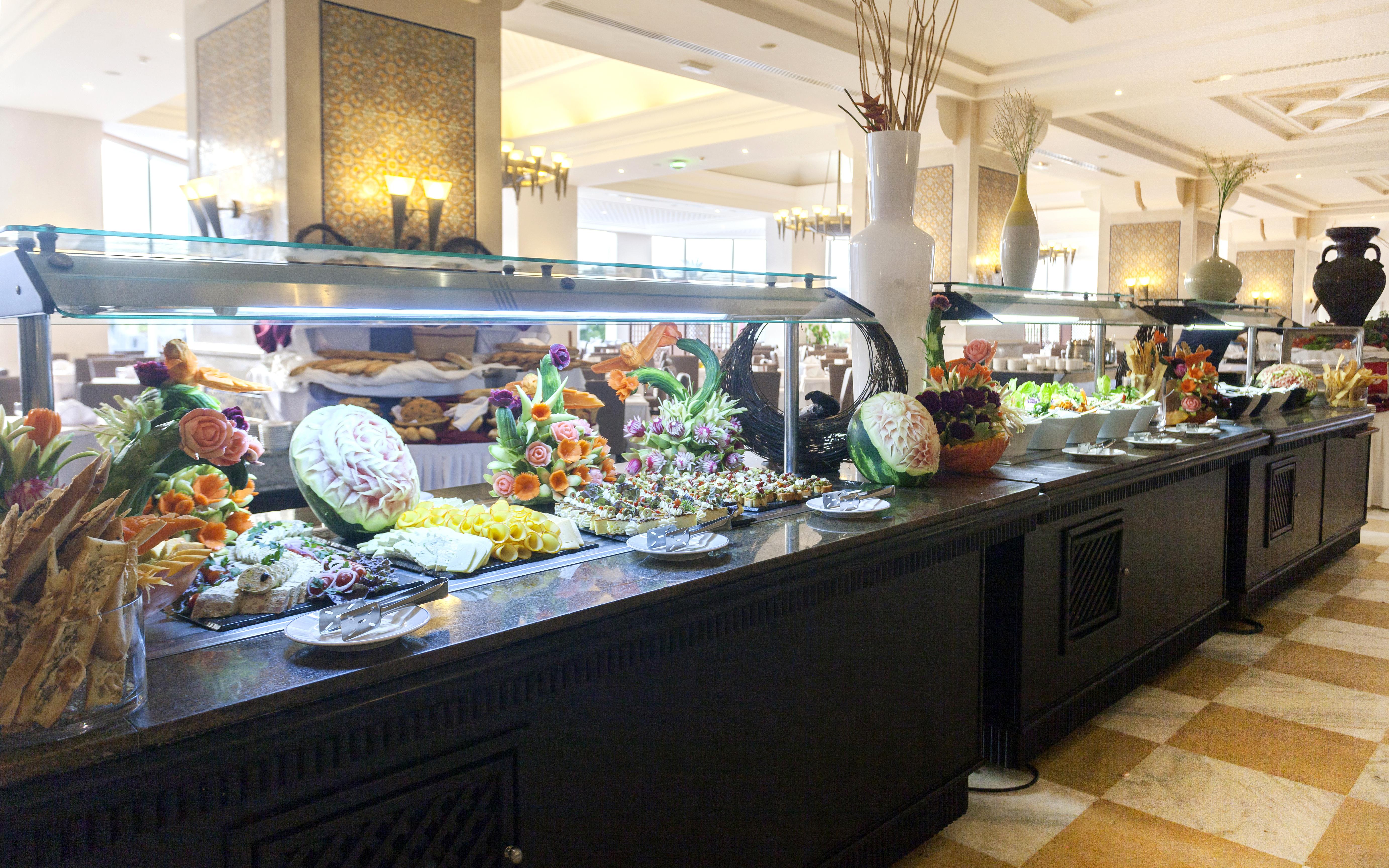 El Mouradi Gammarth Hotel Eksteriør billede A buffet at a hotel