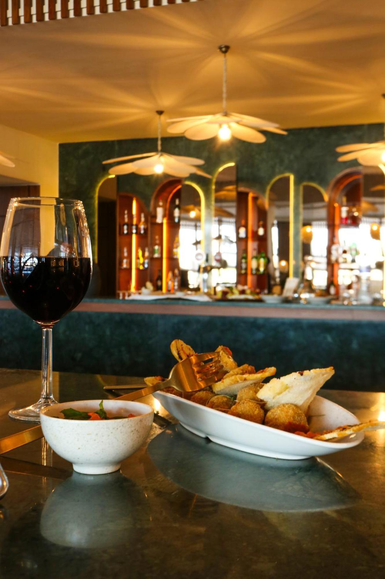 El Mouradi Gammarth Hotel Eksteriør billede A wine bar in Madrid, Spain