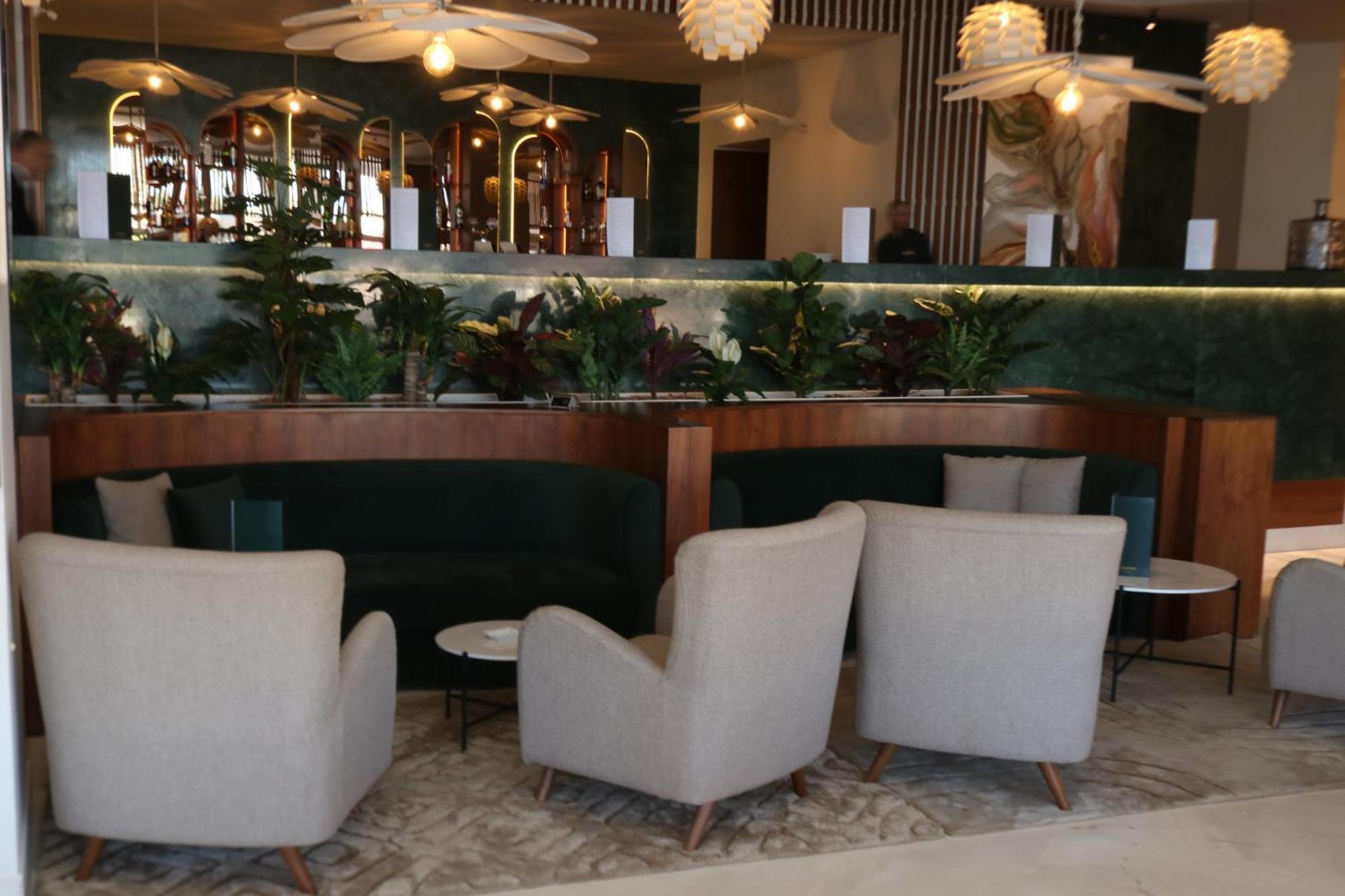 El Mouradi Gammarth Hotel Eksteriør billede The lounge at the airport