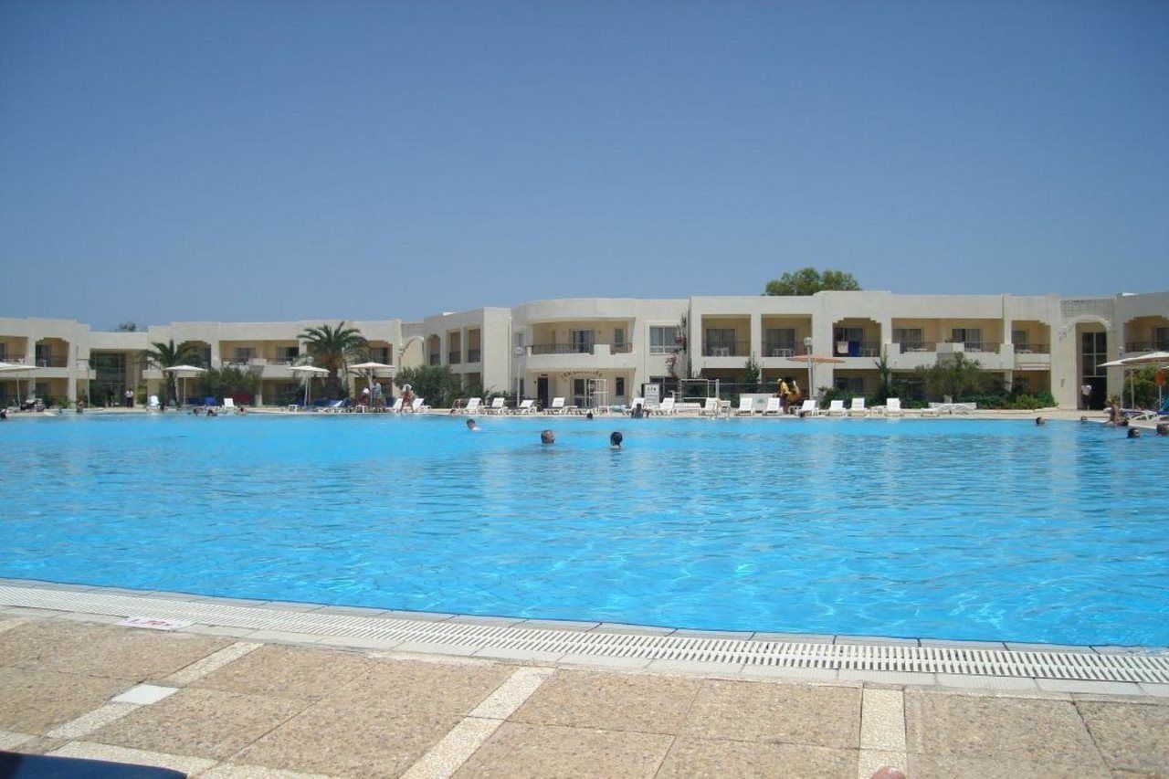 El Mouradi Gammarth Hotel Eksteriør billede The pool at the Grand Hotel